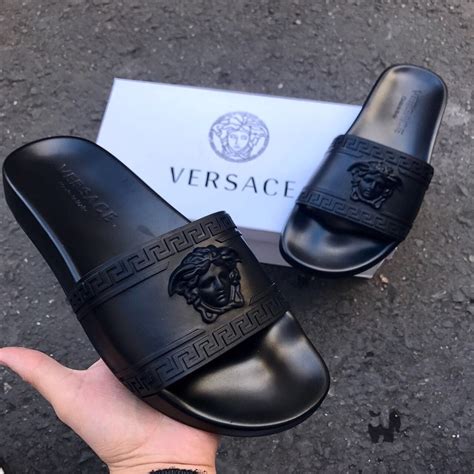 versace chanclas